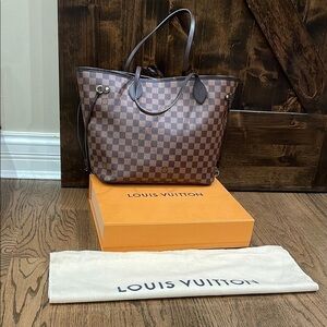 LIKE NEW Authentic Louis Vuitton Neverfall Monogram MM Cherry Bag Tote